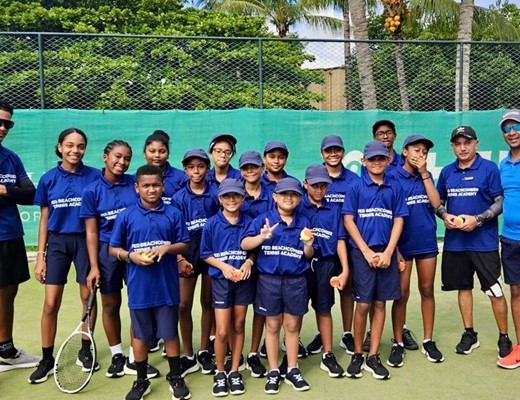 Inclusion through sport - Fondation Espoir Développement introduces children to tennis