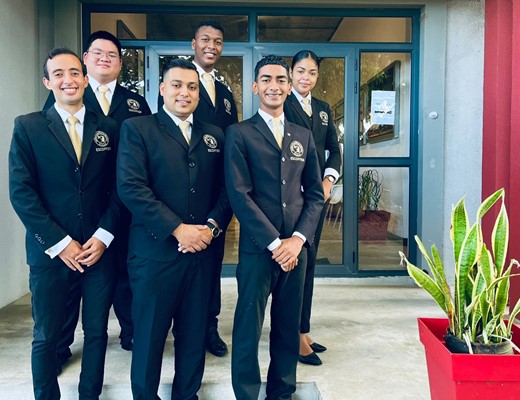 Beachcomber Resorts & Hotels remet des bourses d’études à l’Institut Escoffier